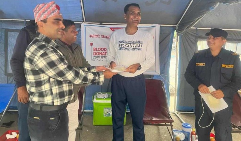 कर्मचारी मिलन केन्द्रद्धारा रक्तदान कार्यक्रम सम्पन्न